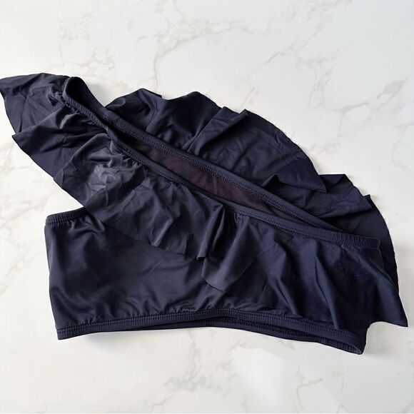 ɴᴡᴏᴛ ꜰʀᴀɴᴄᴇꜱᴄᴀ’ꜱ ᴀꜱʏᴍᴍᴇᴛʀɪᴄ ʙᴀɴᴅᴇᴀᴜ ꜱᴡɪᴍ ᴛᴏᴘ - Picture 4 of 8